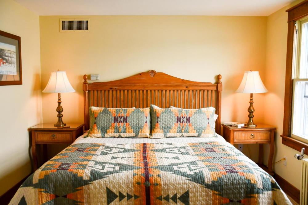 Deluxe King Suite interior